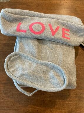 Travel throw & eye mask. Pink lemonade.